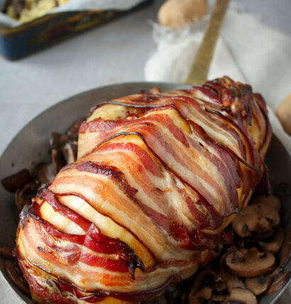 Pintade de Janzé rôtie au lard fumé