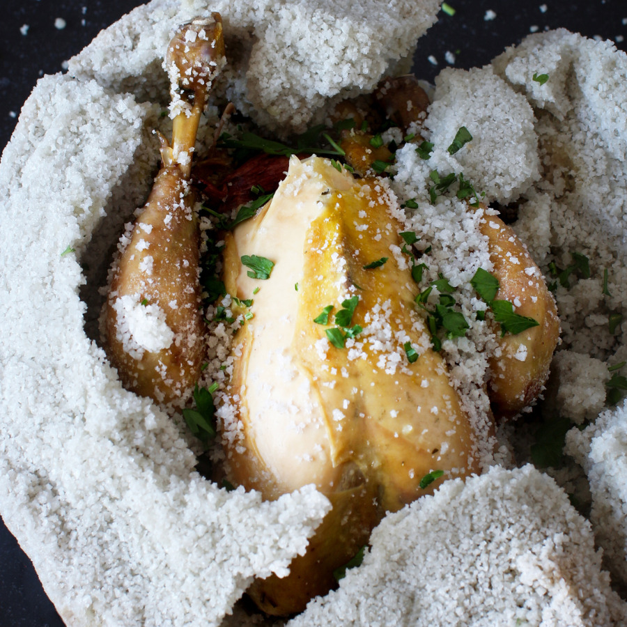 Poulet de Janzé en croûte de sel