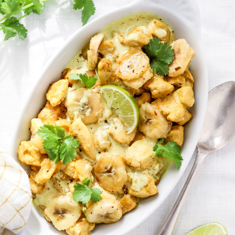 Curry de poulet de Janzé à la banane et aux oignons