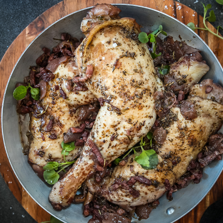 Cuisses de poulet de Janzé en sauce Beaujolais